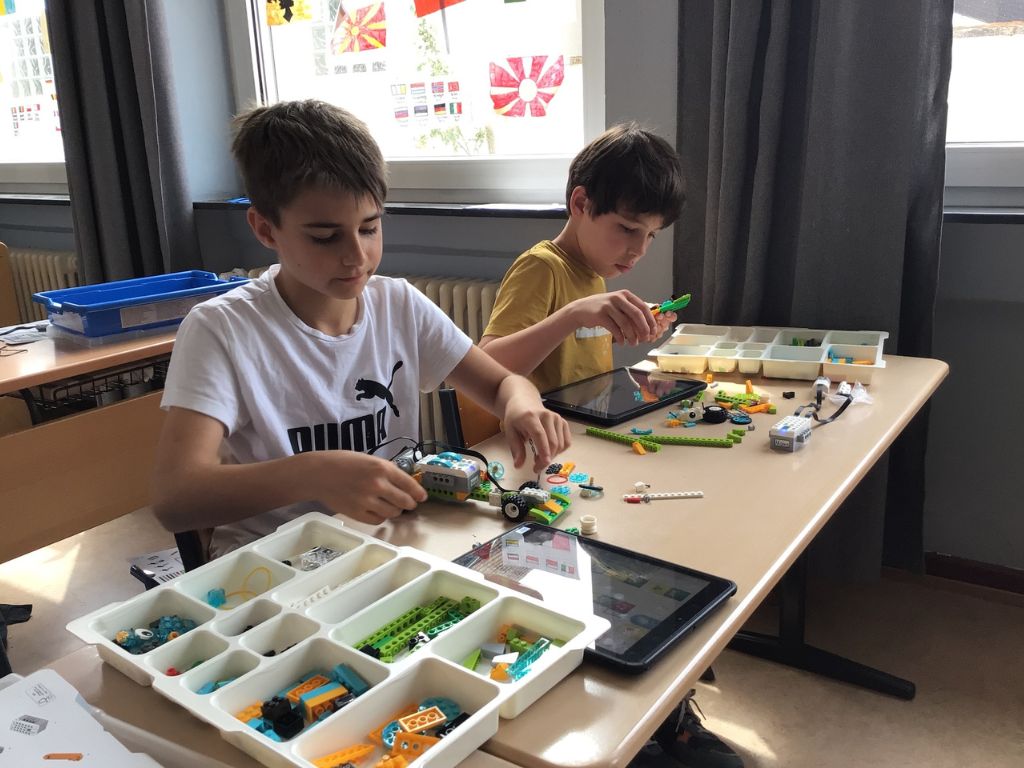 Lernen mit Lego, Robotern und Musik