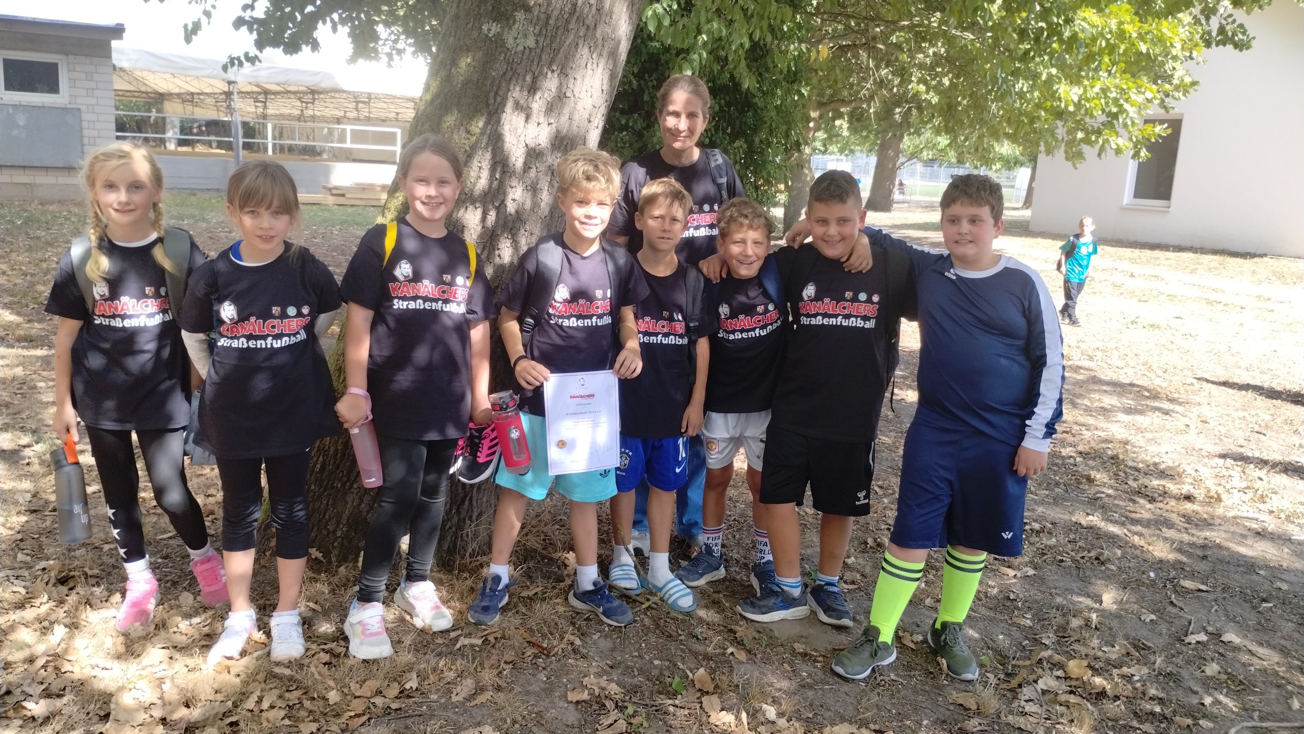 Die Fuchsbach Grundschule beim Kanälchers Straßenfußballturnier